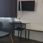 센터 에스플라이 알베르그 *